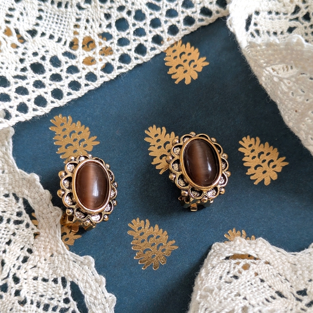 Vintage, Cabochon Tigers Eye Style Clip On Earrings - Picture 3 of 10